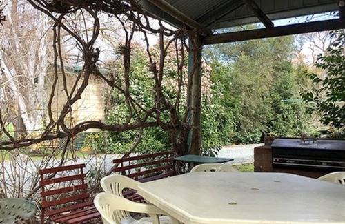 Bombowlee Cottage | Camelia Cottage - Tumut River
