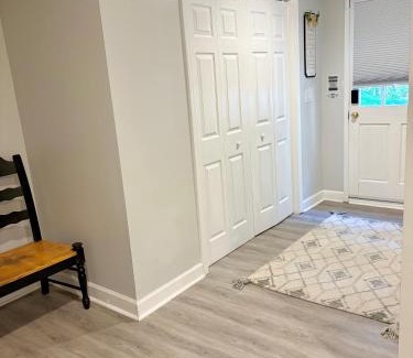Snellville Apartment | Camellias Haven Cozy New Reno 2Bed Apt 40 Min to ATL
