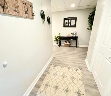 Snellville Apartment | Camellias Haven Cozy New Reno 2Bed Apt 40 Min to ATL