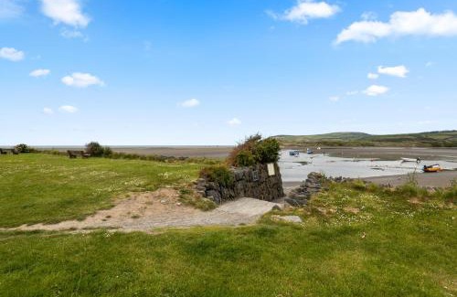 Newport House | Camelot, Newport - A Pembrokeshire Waterside Cottage