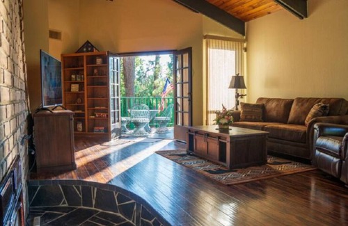 Yosemite Forks House | Camelot Pine Hillside Hideaway - near Yosemite