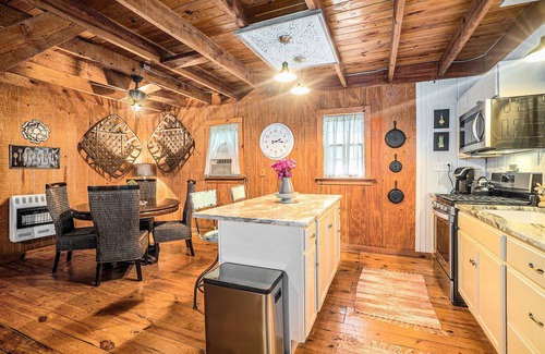 Ellijay Cottage | Cameo Cottage- Storybook 2 Bedroom/2 Bath Mountain Getaway
