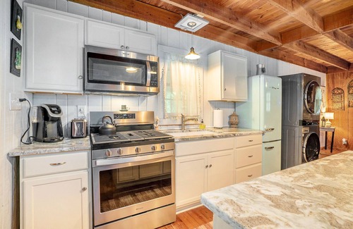 Ellijay Cottage | Cameo Cottage- Storybook 2 Bedroom/2 Bath Mountain Getaway