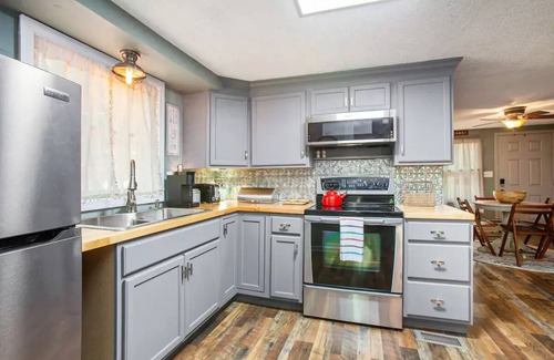 Big Canoe Ski Chalet | Cameo Tree Top Chalet - HOT TUB and Pet Friendly