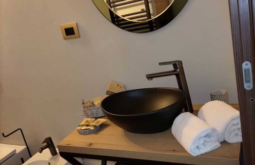 Londa Bed & Breakfast | Camera con Bagno, Angolo Giorno, Loggia Esterna, Vasca Idromassaggio e Piscina