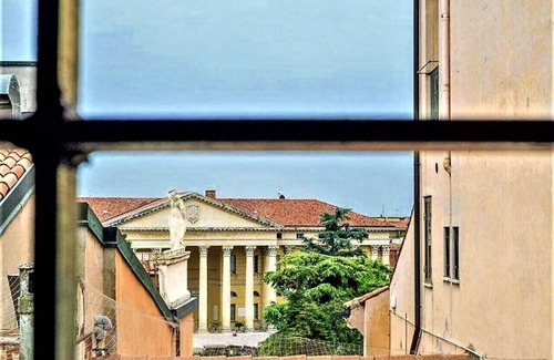 Verona City Centre House | Camera Suite Vista Colli e Bagno Privato