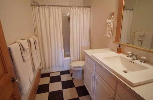 Historic Downtown Manteo House | Cameron House Inn
