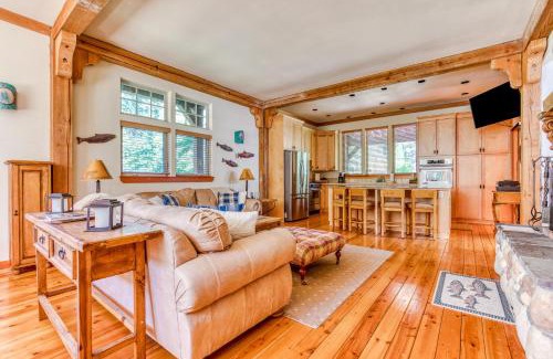 Government Camp House | Camp Creek Trail Retreat