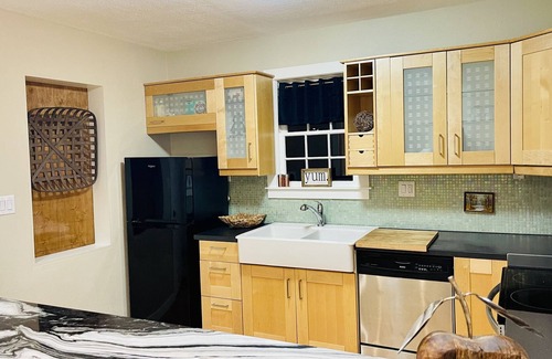 Fredericksburg House | Camp FRED-slps 8, HOT TUB, Fire pit, 5 blocks to city center. Camp Fun!