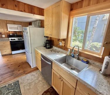 Sebago Villa | CAMP LINDY LIMIT 7 cottage