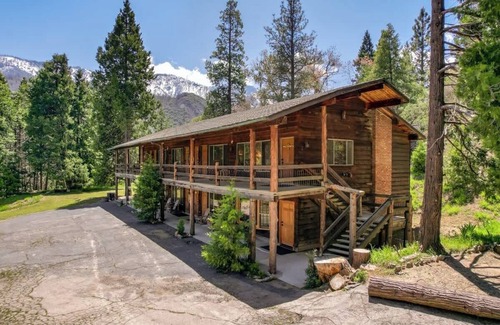 Springville Apartment | Camp Nelson Lodge Room 9