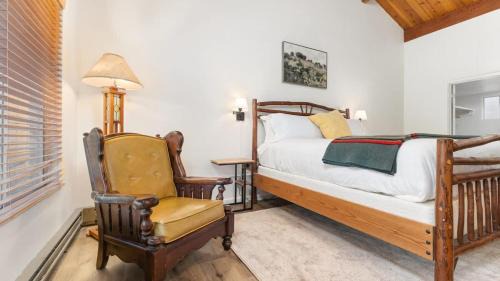 Springville House | Camp Nelson Lodge Room 6