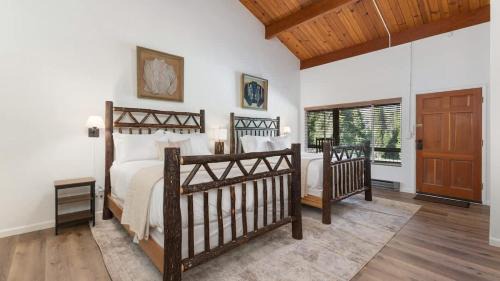 Springville Hotel | Camp Nelson Lodge Room 9