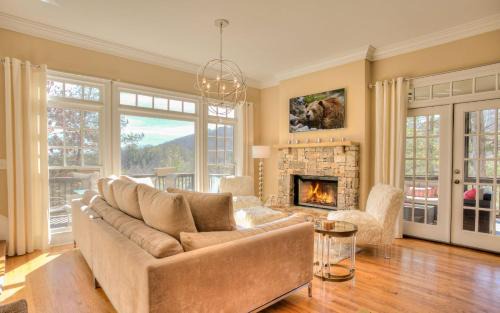 Big Canoe Villa | Camp Paws - Beautiful mountain views in Big Canoe