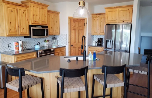 Lost Bridge Village House | Camp Roberts-Lakefront-8 Bedrooms-Sleeps 19-Big; Lake View-Community Pool!