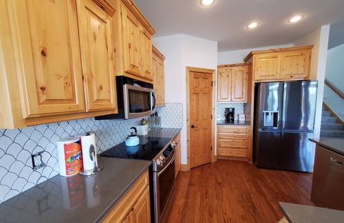 Lost Bridge Village House | Camp Roberts-Lakefront-8 Bedrooms-Sleeps 19-Big; Lake View-Community Pool!