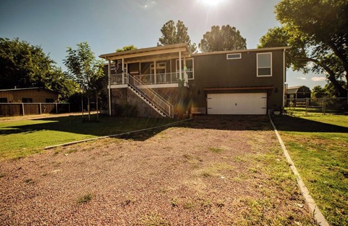 Camp Verde House | Camp Verde River Retreat on River,2 blocks to Downtown AC,WIFI, Kayaks, Fishing
