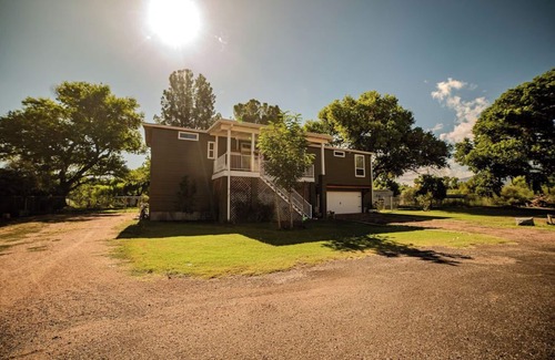 Camp Verde House | Camp Verde River Retreat on River,2 blocks to Downtown AC,WIFI, Kayaks, Fishing