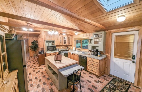 Presque Isle Cabin | Camp Windy Dock: Brand New Hot Tub!