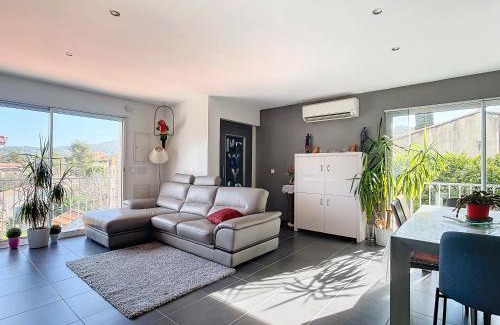 Auriol House | Campagne en ville Villa T3 75m2 Jardin 60m2