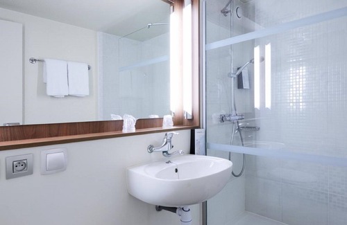 Villejuif Hotel | Campanile Villejuif