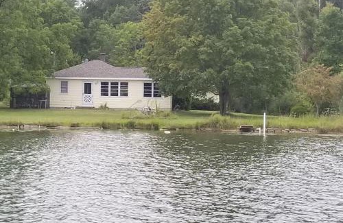 Alto House | Campau Lake Sunshine cottage