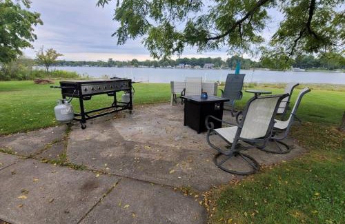 Alto House | Campau Lake Sunshine cottage