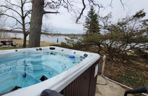 Alto House | Campau Lake Sunshine cottage