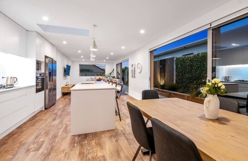 Mount Maunganui House | Campbell Retreat - modern easy living