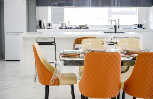 Campbelltown Apartment | Campbelltown Sweet 5Br house with WiFi&Parking