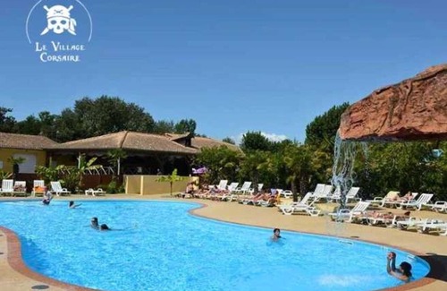 Quartier du Casino House | Camping 3 étoiles - Parc aquatique - eehagb