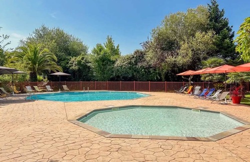 Urt House | Camping 3 étoiles - Piscine - eecbgf