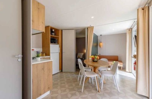 Talmont-Saint-Hilaire House | Camping 3 étoiles - Piscine - ccafbgg