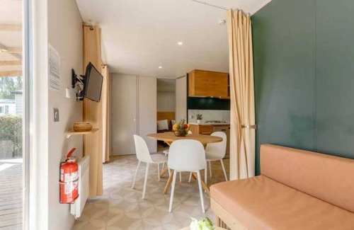 Talmont-Saint-Hilaire House | Camping 3 étoiles - Piscine - ccafbgg
