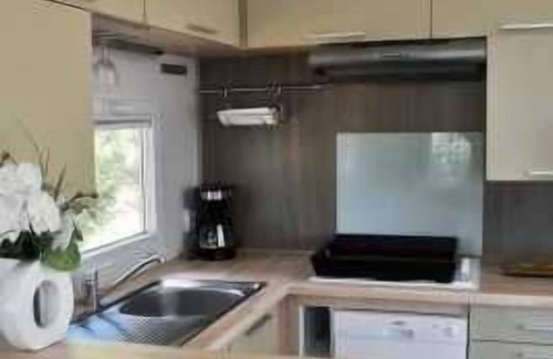 Castelnau-de-Guers House | Camping 4 étoiles - Piscine - eeche0