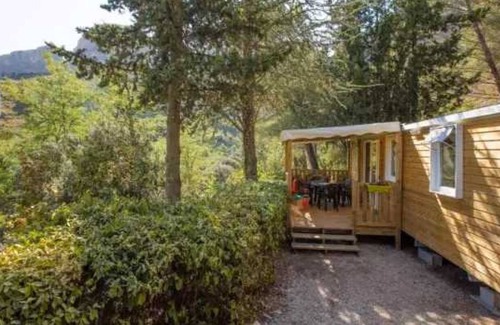Orgon House | Camping 4 étoiles - Piscine - eebbbg