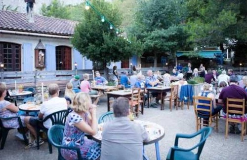 Orgon House | Camping 4 étoiles - Piscine - eebbbg