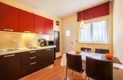 Naturno Apartment | 'Camping Adler Bungalow 15' with Mountain View, Terrace, Shared Pool & Wi-Fi