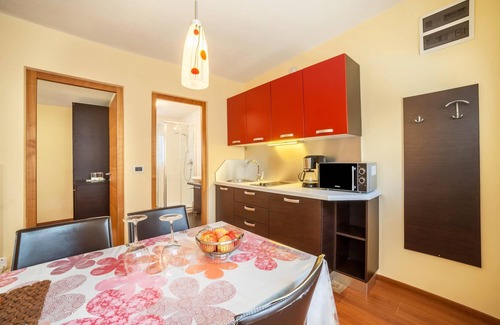 Naturno Apartment | 'Camping Adler Bungalow 15' with Mountain View, Terrace, Shared Pool & Wi-Fi