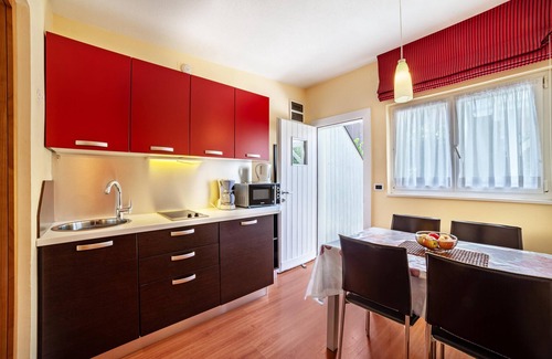 Naturno Apartment | 'Camping Adler Bungalow 16' with Mountain View, Terrace, Shared Pool & Wi-Fi