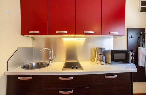 Naturno Apartment | 'Camping Adler Bungalow 17' with Mountain View, Terrace, Shared Pool & Wi-Fi
