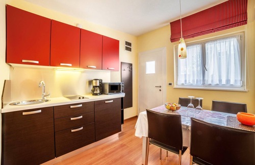 Naturno Apartment | 'Camping Adler Bungalow 18' with Mountain View, Terrace, Shared Pool & Wi-Fi