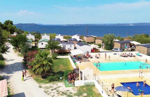 Saint-Mitre-les-Remparts Other | Camping 3 étoiles - Piscine - ccbaega