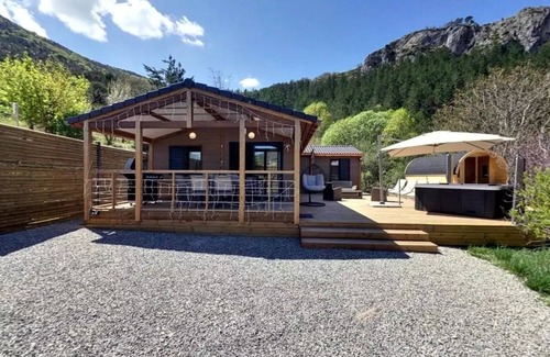 Orpierre Ski Chalet | Camping les Princes d'Orange* - Prestige Chalet 75m² - Jacuzzi - 2 Bathrooms 6 people
