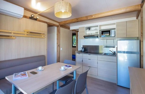 Greoux-les-Bains Ski Chalet | Camping Paradis La Pinède* - Chalet Mistral 3 Rooms 4/5 People Air-conditioned