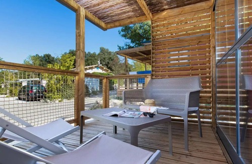Greoux-les-Bains Ski Chalet | Camping Paradis La Pinède* - Chalet Mistral 3 Rooms 4/5 People Air-conditioned