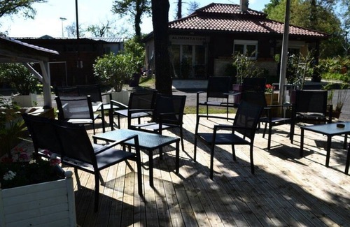 Gourdon House | Camping Paradis Domaine Le Quercy**** - Mobile Home 4 rooms 5 people + 1 child semi-covered terrace