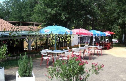 Gourdon House | Camping Paradis Domaine Le Quercy**** - Mobile Home 4 rooms 5 people + 1 child semi-covered terrace