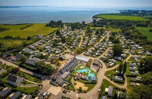 Ambon House | Camping - Parc aquatique - ccafhah
