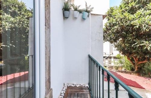 Santa Isabel Apartment | Campo de Ourique Modern Bright Apt with Office